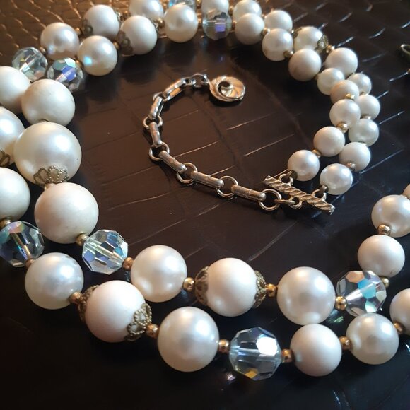 1960s 15" Lisner Faux Pearl & Aurora Borealis Crystal Vintage Necklace - Picture 10 of 16